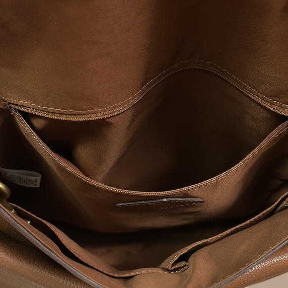 Fossil Peyton Pebble leather Double Flap crossbody bag in Cognac color - Picture 4 of 16